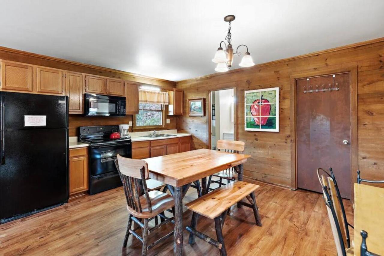 Charming Modern Cabin With Hiking Trails And Fire Pit Blowing Rock Exterior photo